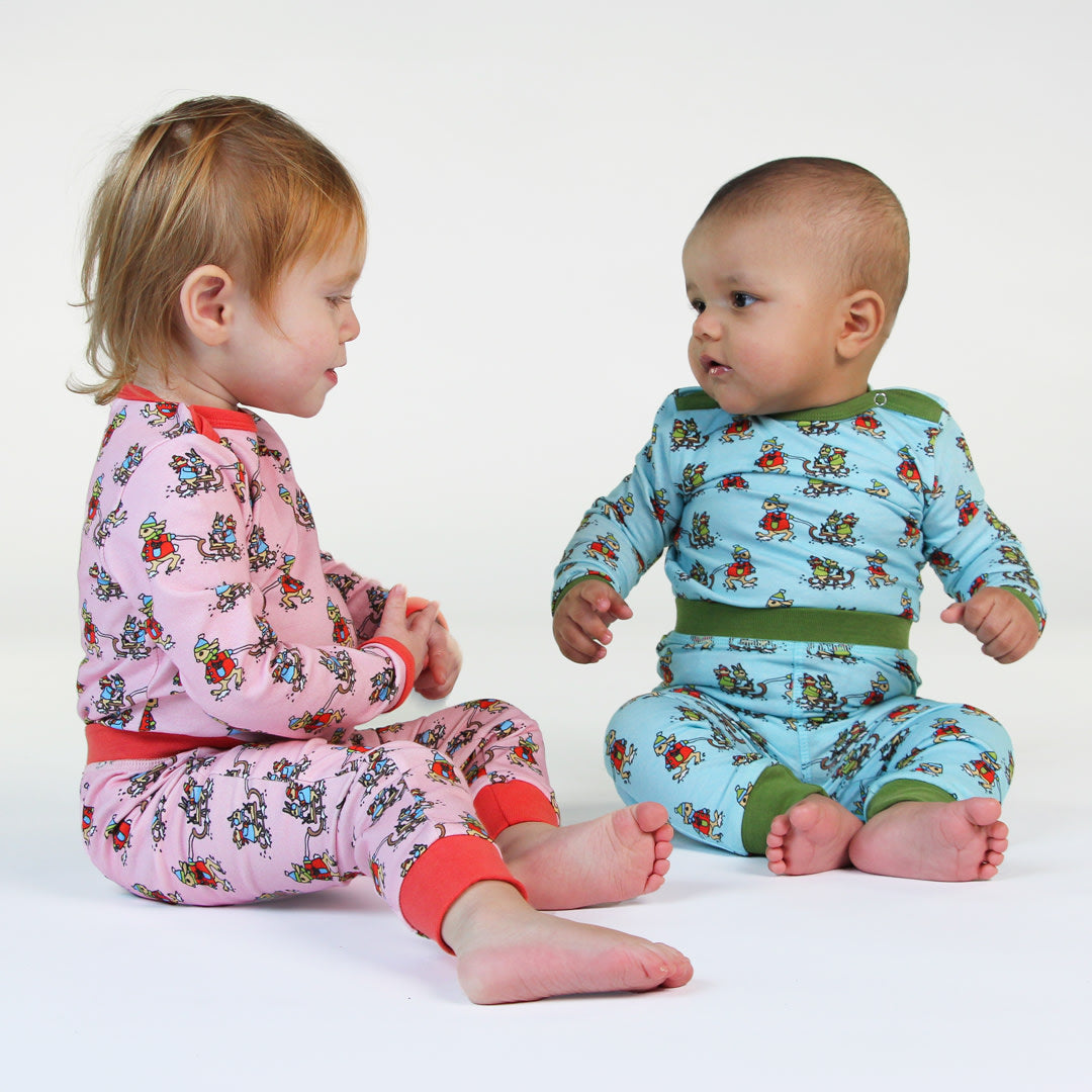 Baby leggings with rabbits on a sled