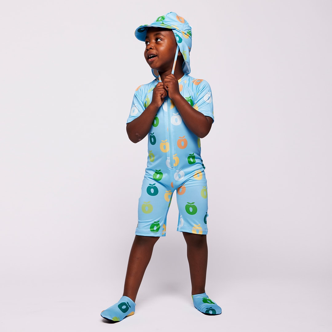 UV50 apple print beach shoes