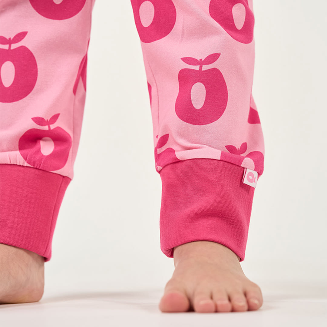Jubilee pyjamas with apples