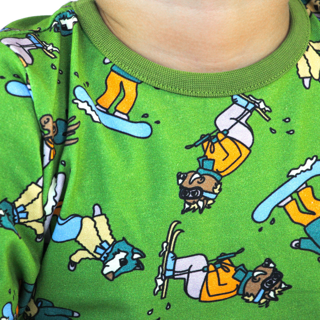 Long-sleeved top with ski motif