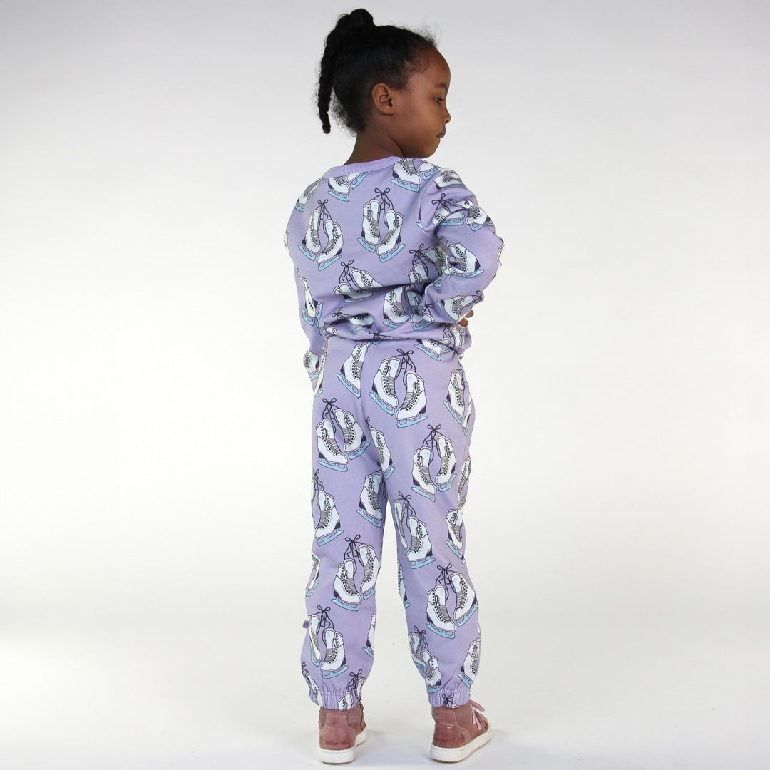 Sweatpants with skates