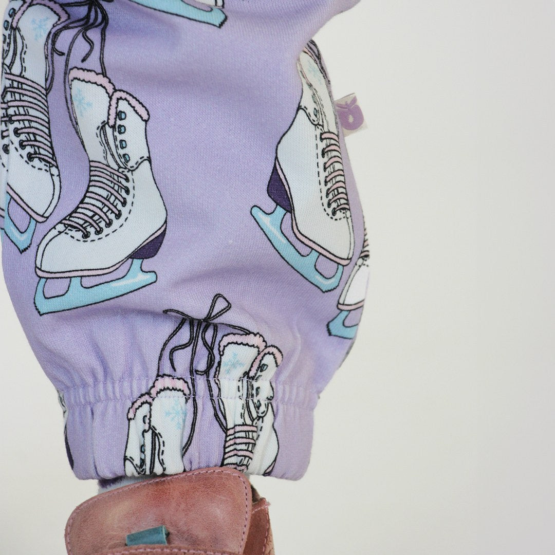 Sweatpants with skates