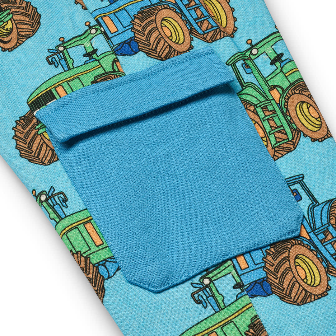 Trousers with tractors