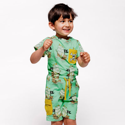 Shorts med piratskibe
