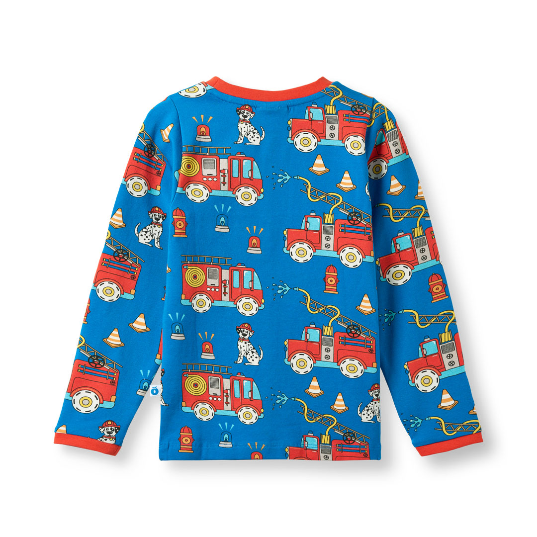 Blå sweater med brandbil motiver bagfra