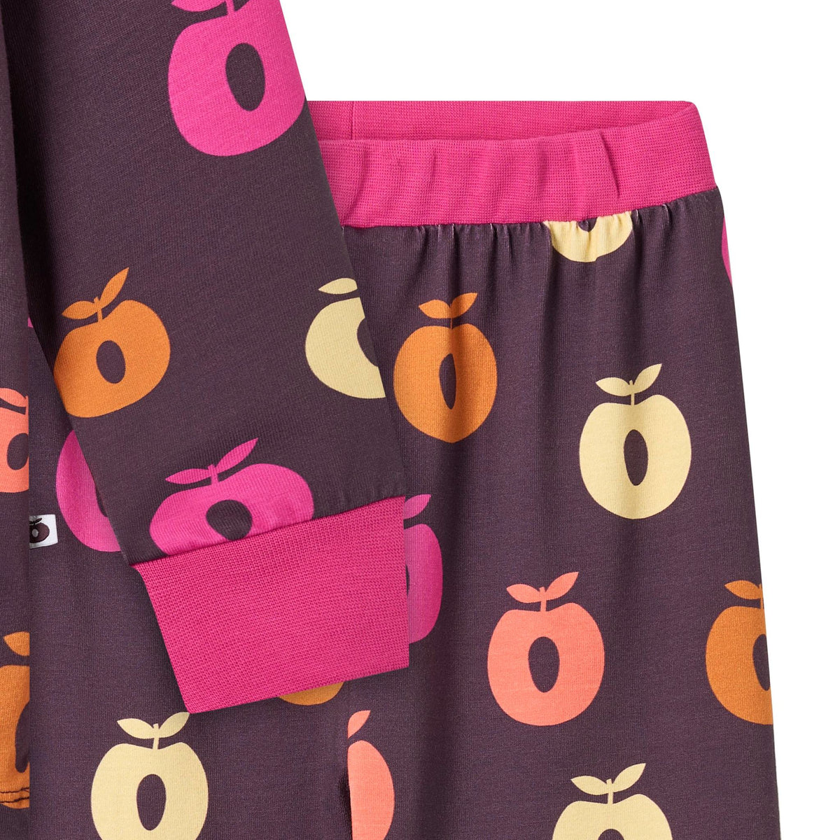 Jubilee pyjamas with apples