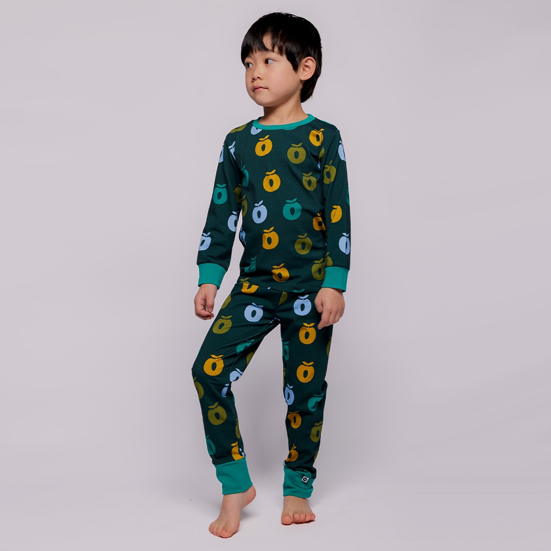 Jubilee pyjamas with apples