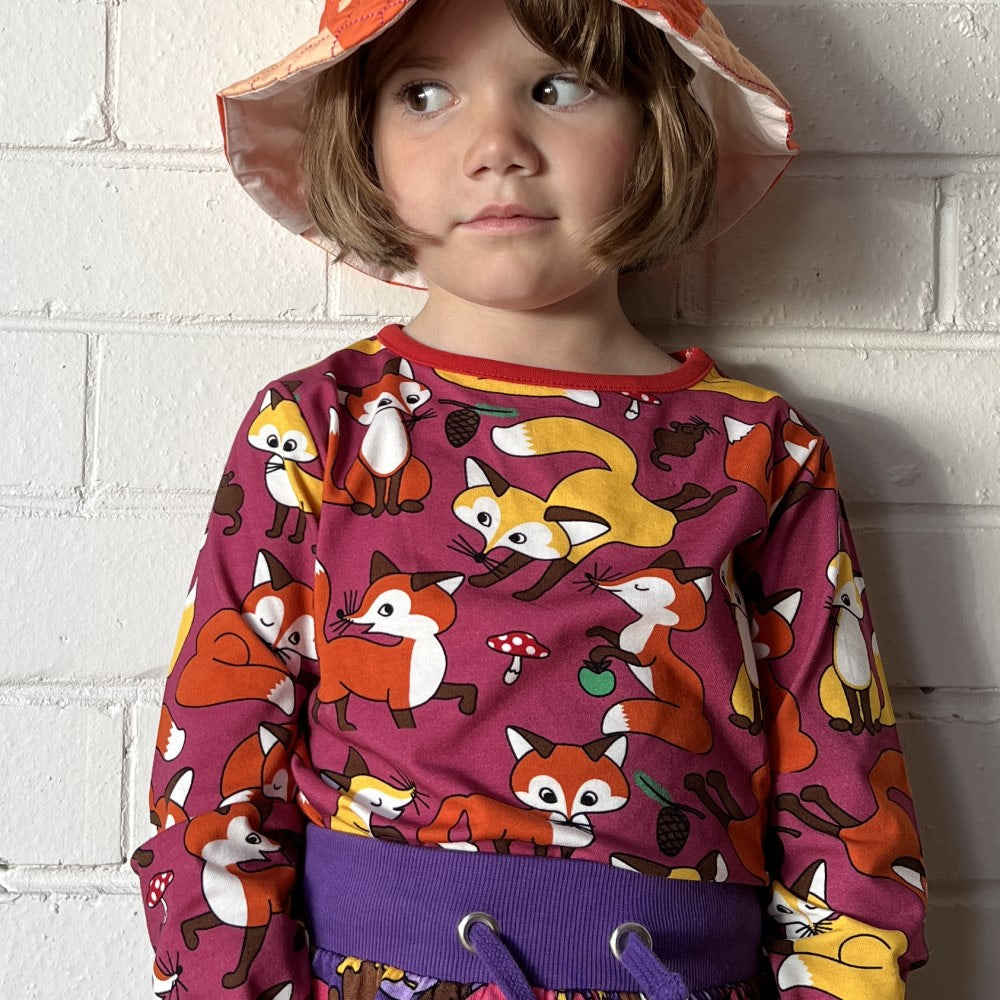 Long-sleeved blouse with foxes