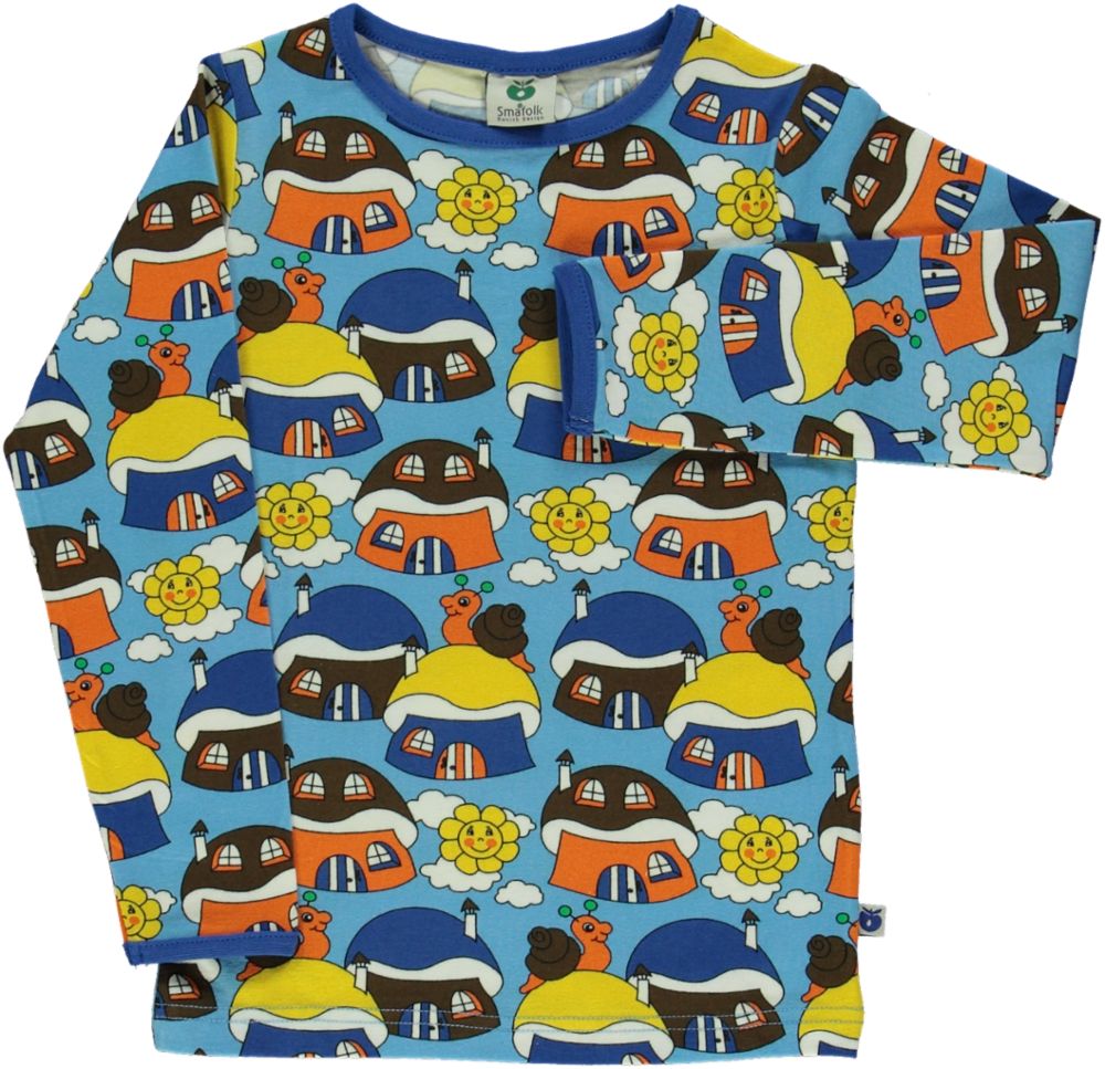 Long-sleeved top with mushroom houses