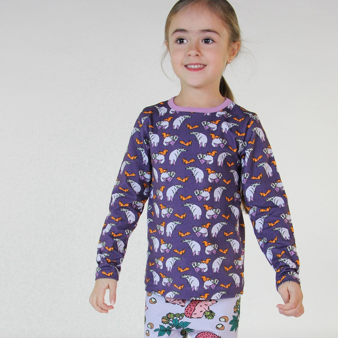 Long-sleeved top with badger and squirrel