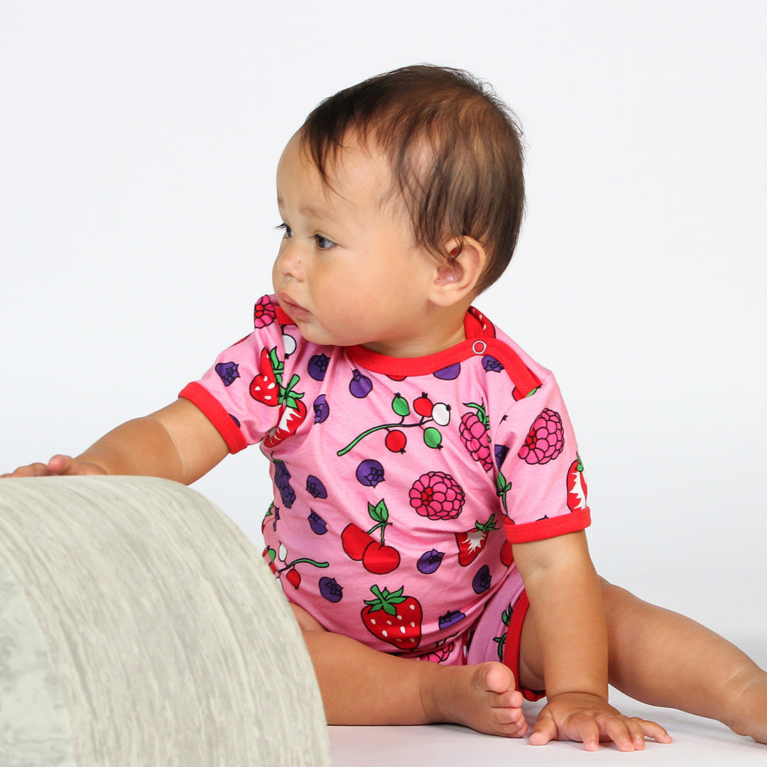 Short-sleeved jumpsuit with berries