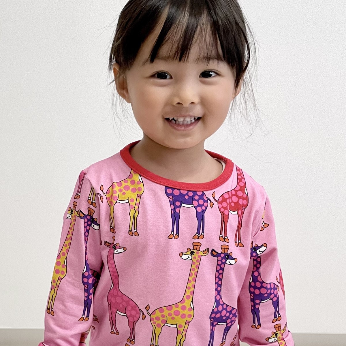 Long-sleeved blouse with giraffes
