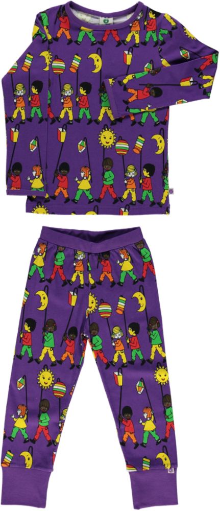 Children's pajamas hold lanterns