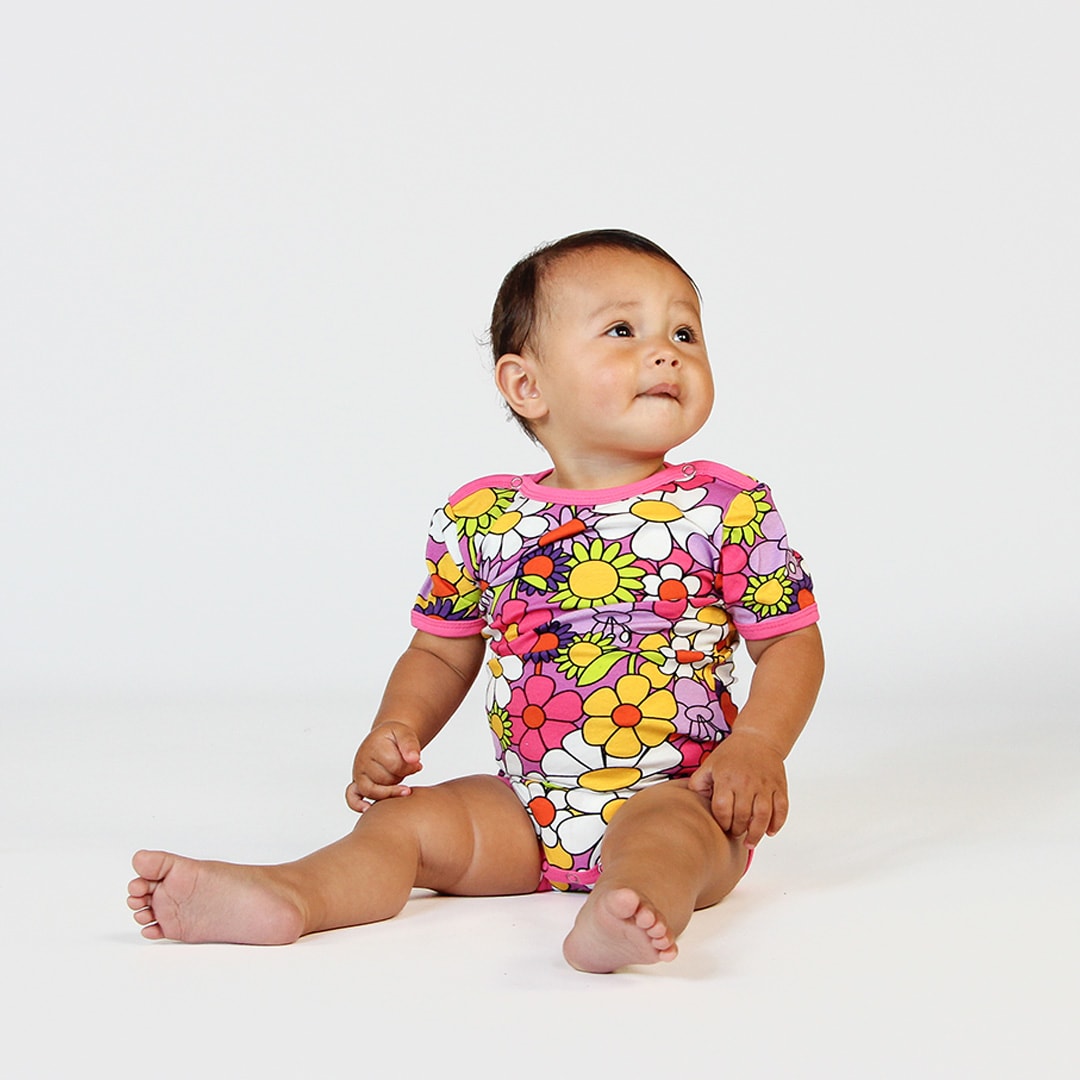 Short-sleeved bodysuit with flowers