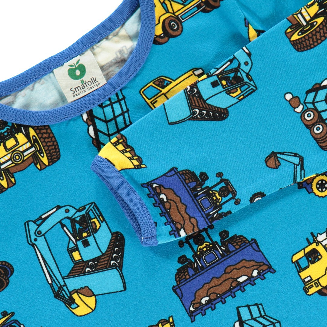 Long-sleeved blouse with machines