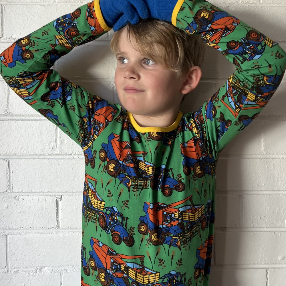 Long-sleeved shirt with combine harvesters