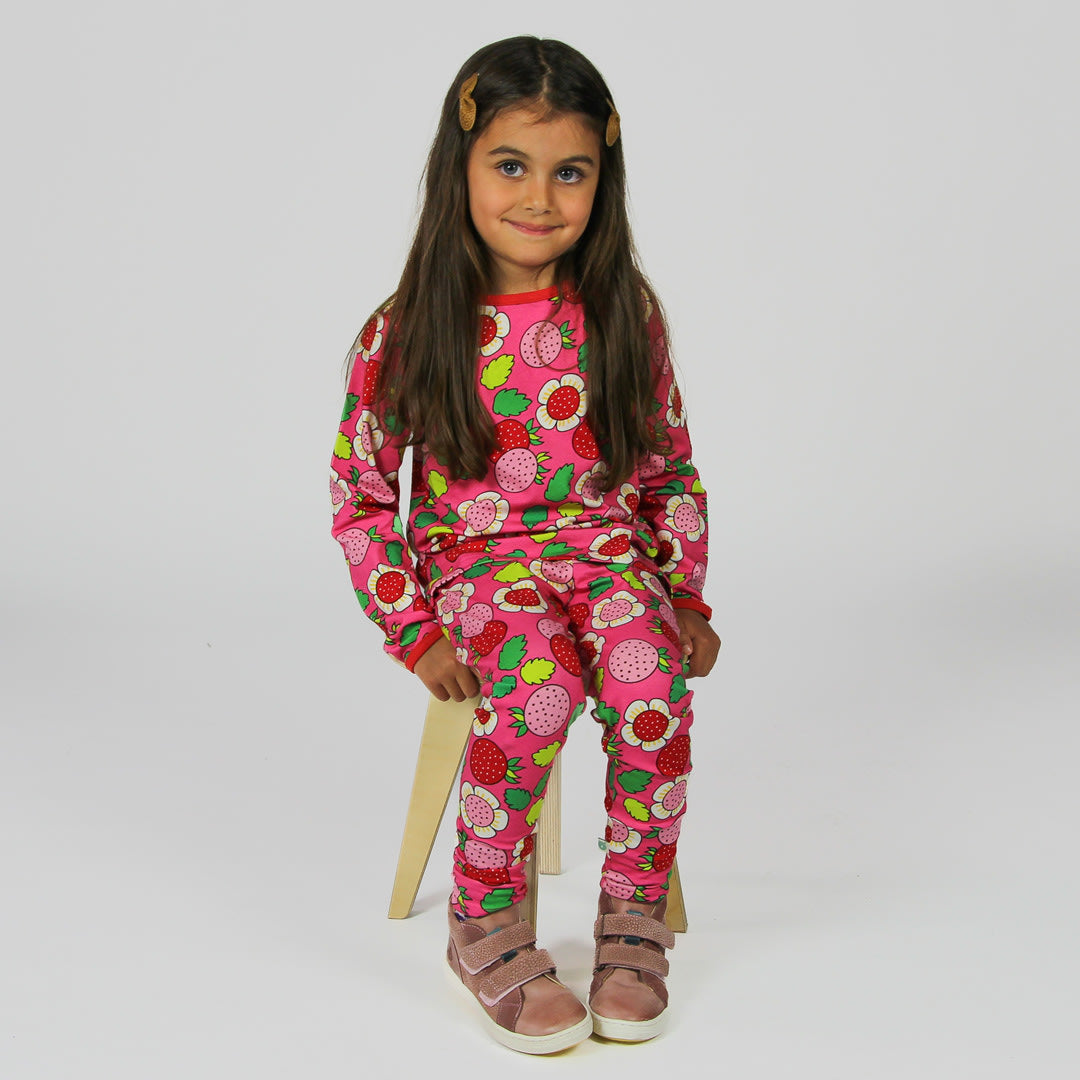 Long-sleeved blouse with strawberries